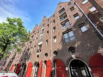 Vier op een rij, met het wapen van Amsterdam (juni 2017)