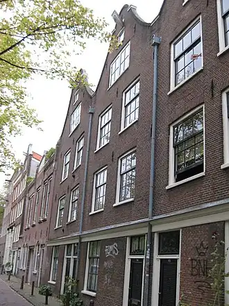 Lijnbaansgracht 93-94 met rechts belendend nr. 95 (2011)