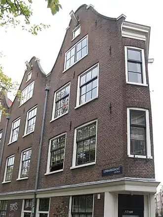 Lijnbaansgracht 95 met links huisnummer 94 met hetzelfde uiterlijk (2011)