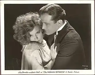 Lili Damita en Lester Vail in The Woman Between
