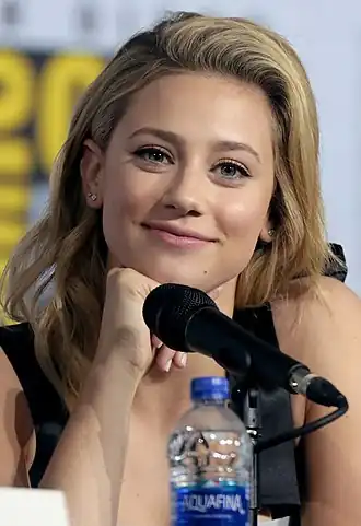 Lili Reinhart tijdens San Diego Comic Con International (2019).