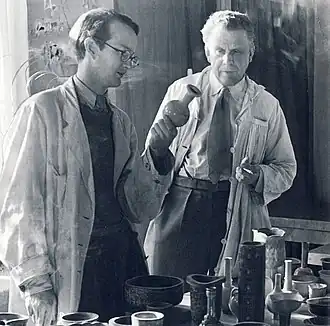 Lindberg met zijn leermeester Wilhelm Kåge, ca. 1938