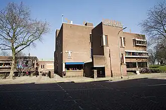 Het hoofdgebouw van de Lindenberg aan de Ridderstraat, in 2010