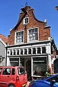 Winkelwoonhuis met historiserende winkelpui[1]