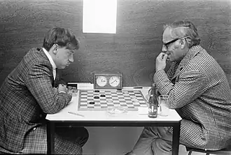 Andris Andreiko (links) tegen Piet van Heerde (Amsterdam, 12 juli 1969)[1]