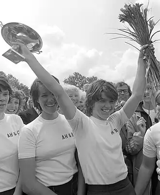 Lisette Sevens (r.) in 1975