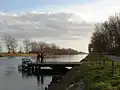 Boudewijnkanaal met de spoorwegbrug lijn Brugge - Knokke en de Herdersbrug op de achtergrond (richting Brugge)
