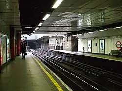 De ondiepe perrons in 2015.