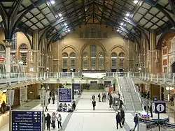 De stationshal in 2005