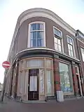 Winkel en bovenwoning