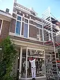 Winkel met bovenwoning