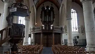 Het orgel en de preekstoel