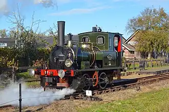 Tot "NS 6513" verbouwde locomotief van de Museumstoomtram Hoorn-Medemblik te Wognum