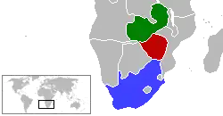 Zambia (groen) en Zuid-Afrika (blauw) met tussenin Zimbabwe, het vroegere Zuid-Rhodesië, (rood) dat in 1980 van regime wisselde.