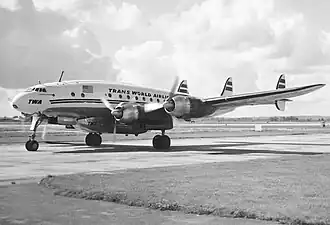 Lockheed L749A Constellation registratie N6022C van Trans World Airlines (TWA) op Heathrow (1954)