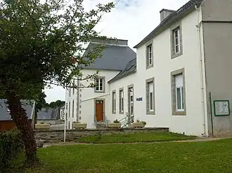 Gemeentehuis en school