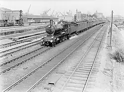 Locomotief 3730 bij Amsterdam CS in 1933.