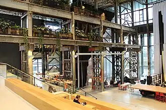 Interieur van de Locomotiefhal in Tilburg