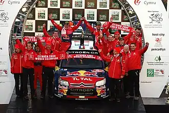 Loeb drukte op de slotdag door op Latvala en won, met Citroën ook grijpend naar de titel bij de constructeurs