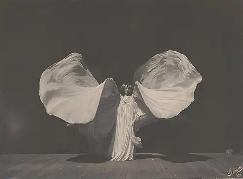 Loie Fuller (1902), gefotografeerd door Frederick Glasier
