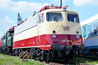 Elektrische locomotief E 10 1267 te Nördlingen