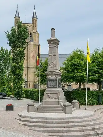 St. Pieterskerk, kerkhof en monument