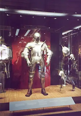 Zijn harnas met als toque ontworpen braguette