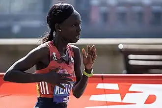 Mary Keitany in actie tijdens de marathon van Londen in 2018.