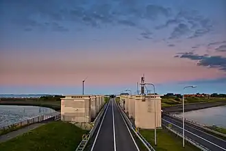 Lorentzsluizen, spui- en schutsluizen