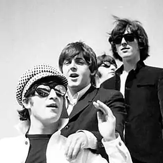 The Beatles bij hun aankomst in Madrid in 1965