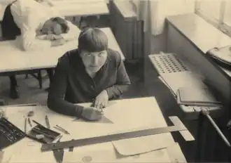 Lotte Stam-Beese in 1928, met Hartmut Schulze op de achtergrond