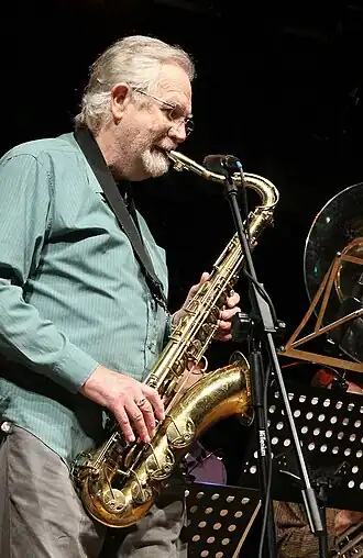 Lou Gare in het Barnfield Theatre, Exeter in 2015