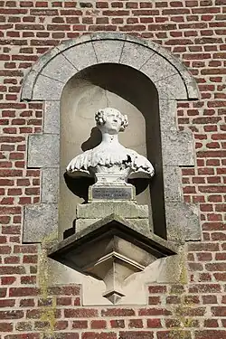 Buste van Louise Marie in het naar haar genoemde gehucht Louise-Marie