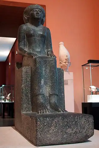 Koningin Chenemetneferhedjet I, Het Louvre, Parijs (1e verdieping zaal 23, no. E 32564)