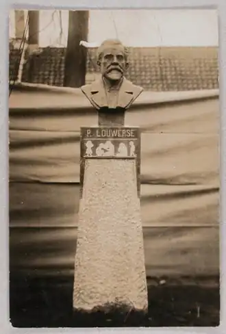 Borstbeeld van Louwerse in Oost-Souburg