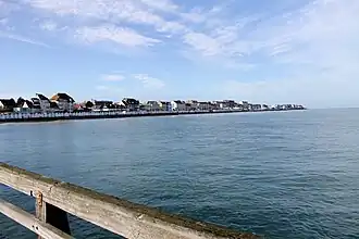Luc-sur-Mer gezien vanaf de pier
