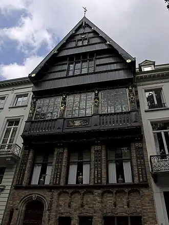 Lucas Huys, Minderbroedersstraat 10 bouwheer: Camille Verhaeghe (1847-1908)