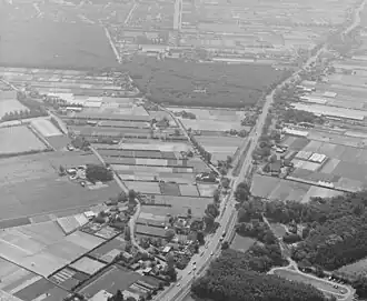 Een deel van Noorddorp in 1978 met de Rijksstraatweg en links daarvan de Oosterweg en de Kerkweg