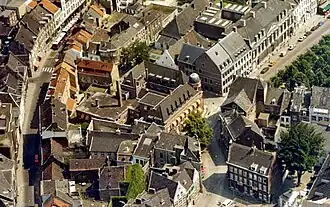 Luchtopname Helmstraat en omgeving vanuit het westen, 1982