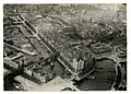 Luchtfoto van de omgeving van het Beursplein (midden) met de Beurs en het postkantoor omstreeks 1923.