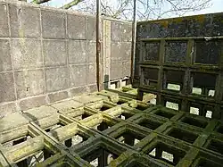 Restant uitkijkpost boven in de toren voor de restauratie