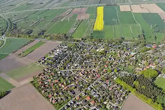 Luchtfoto van Agathenburg (2012)