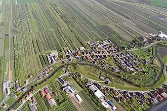 Luchtfoto van Neuenkirchen, in een bocht van de Lühe