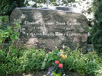 Het graf van Brigitte Mira op het Luisenfriedhof