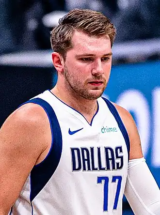 Dončić spelend bij de Dallas Mavericks in 2021