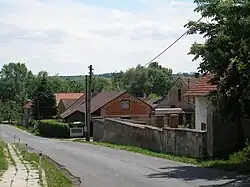 Heuvelweggetje in Luníkov