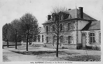 Gemeentehuis op oude postkaart