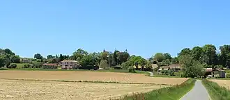 Binnenrijden van het dorp