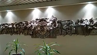 Lustrumsculptuur in de hal