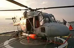 Een Lynx-helikopter bewapend met een Mk46 torpedo.
